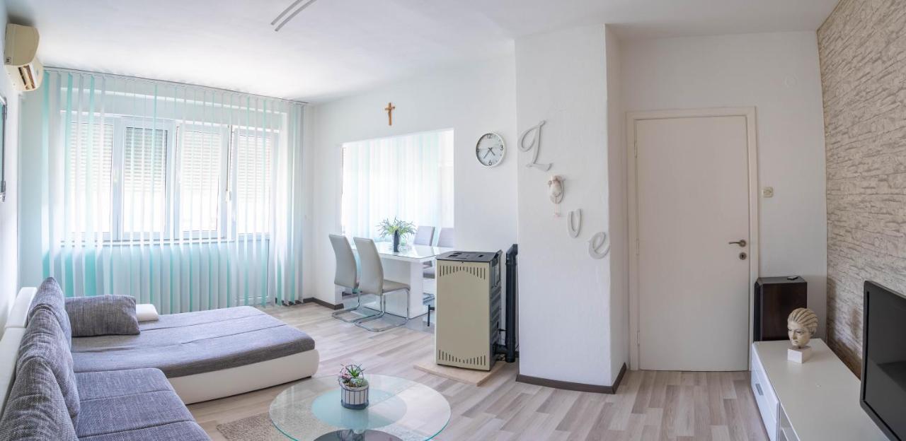 Apartman M Apartment Knin Exterior foto